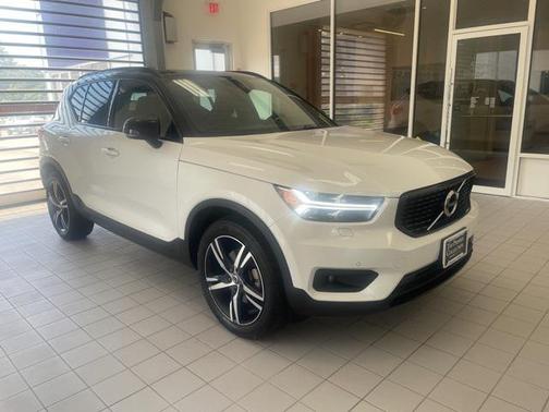 2022 Volvo XC40 T5 R-Design