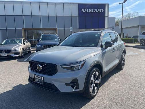 Vapour Grey 2025 Volvo XC40 Plus