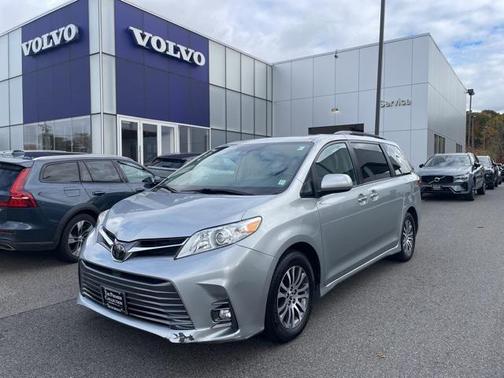 2020 Toyota Sienna XLE