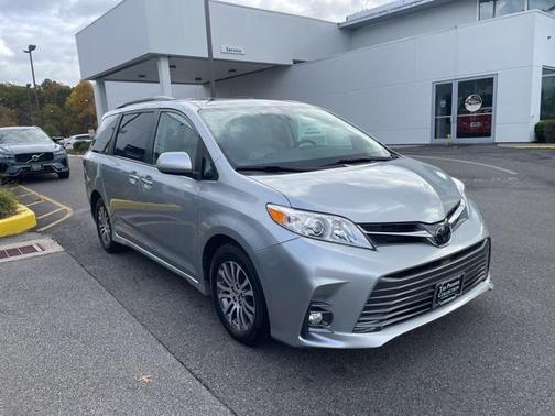 2020 Toyota Sienna XLE