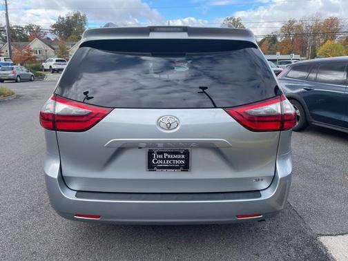 2020 Toyota Sienna XLE