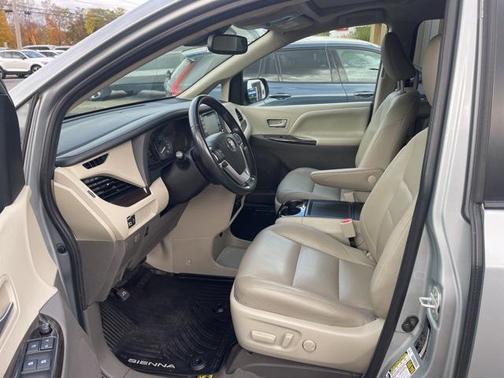 2020 Toyota Sienna XLE