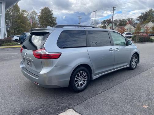 2020 Toyota Sienna XLE