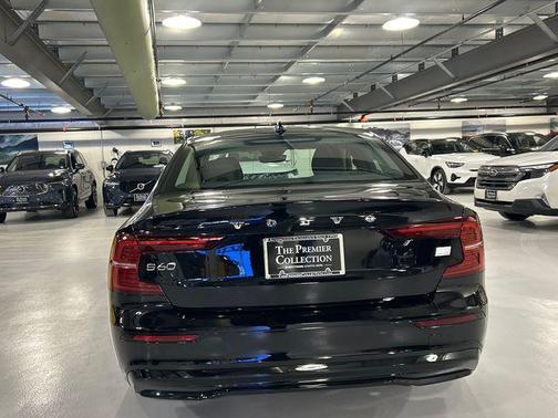 2024 Volvo S60 Recharge Plug-In Hybrid T8 Plus Dark Theme