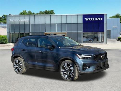 2026 Volvo XC40 B5 Ultra