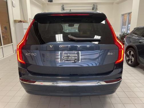 2024 Volvo XC90 B6 Ultimate Bright Theme 6-Seater
