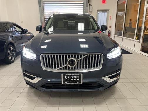 2024 Volvo XC90 B6 Ultimate Bright Theme 6-Seater