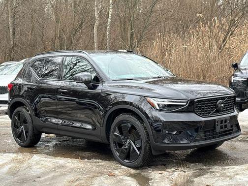 2026 Volvo XC40 B5 Ultra Black Edition