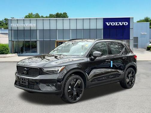 2026 Volvo XC40 B5 Ultra Black Edition