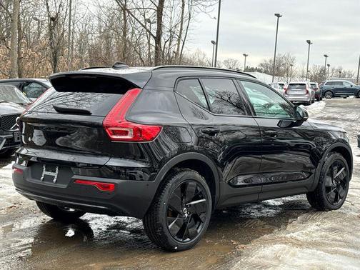 2026 Volvo XC40 B5 Ultra Black Edition