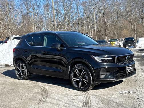 2025 Volvo XC40 B5 Core Bright Theme