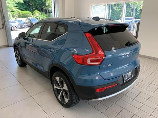 2023 Volvo XC40 B5 Plus Bright Theme