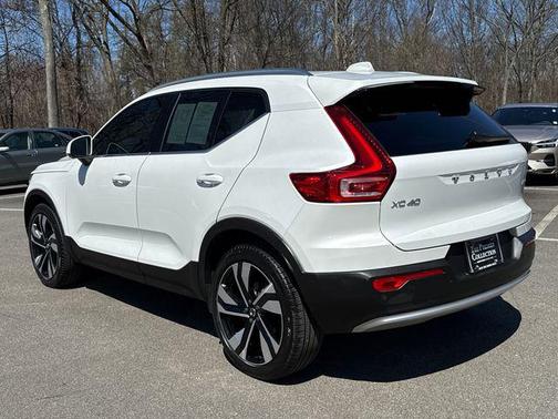 2023 Volvo XC40 B5 Plus Bright Theme