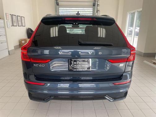 2023 Volvo XC60 Recharge Plug-In Hybrid T8 Plus Dark Theme