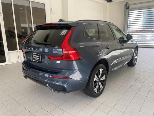 2023 Volvo XC60 Recharge Plug-In Hybrid T8 Plus Dark Theme