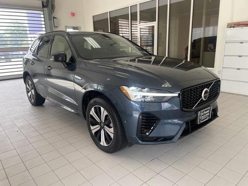 2023 Volvo XC60 Recharge Plug-In Hybrid T8 Plus Dark Theme