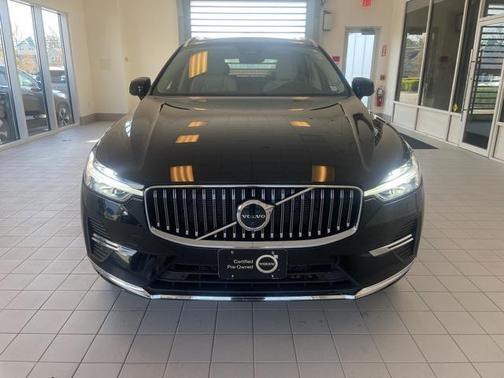 2023 Volvo XC60 B5 Plus Bright Theme