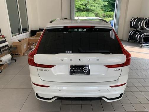 2024 Volvo XC60 B5 Plus Dark Theme