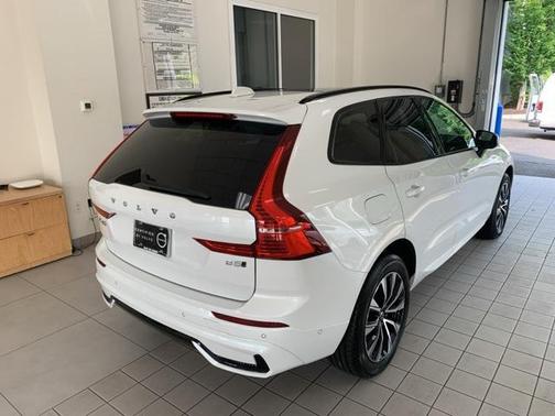 2024 Volvo XC60 B5 Plus Dark Theme