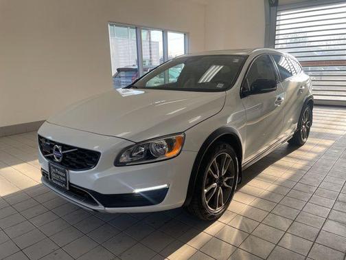 2017 Volvo V60 Cross Country T5