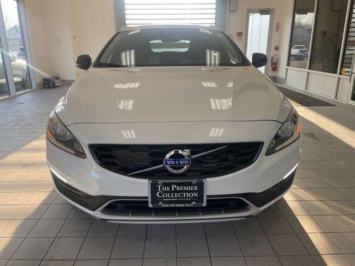 2017 Volvo V60 Cross Country T5