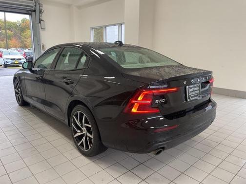 2019 Volvo S60 T6 Momentum