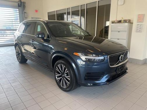 2022 Volvo XC90 T5 Momentum