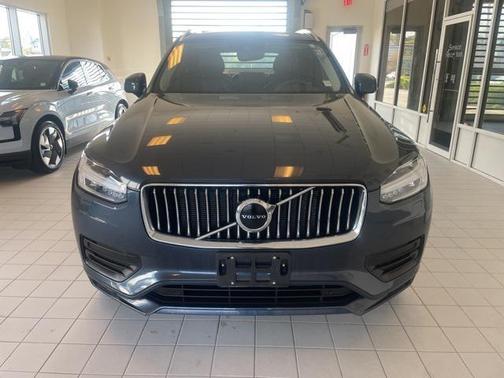 2022 Volvo XC90 T5 Momentum