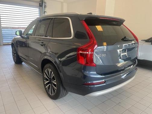 2022 Volvo XC90 T5 Momentum