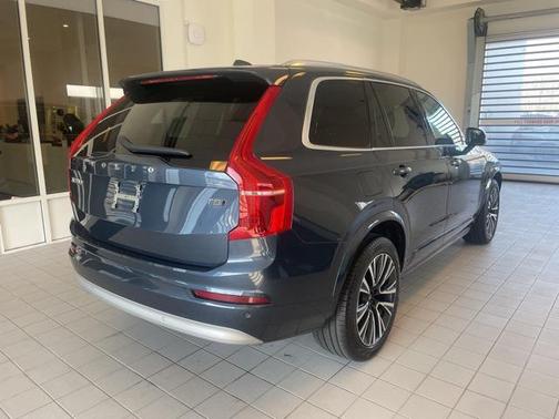 2022 Volvo XC90 T5 Momentum