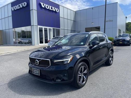 2023 Volvo XC40 B5 Plus Bright Theme