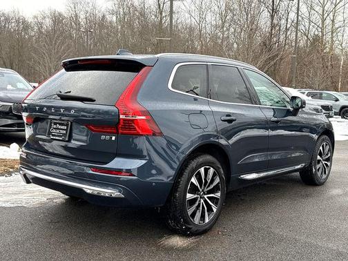 2023 Volvo XC60 B5 Plus Bright Theme