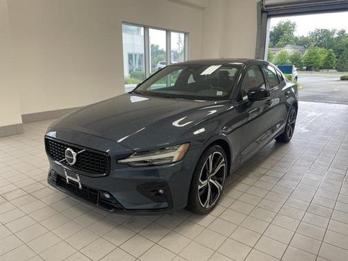 2025 Volvo S60 B5 Core