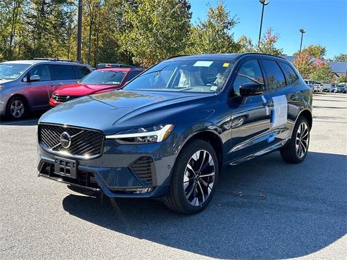 2026 Volvo XC60 B5 Plus