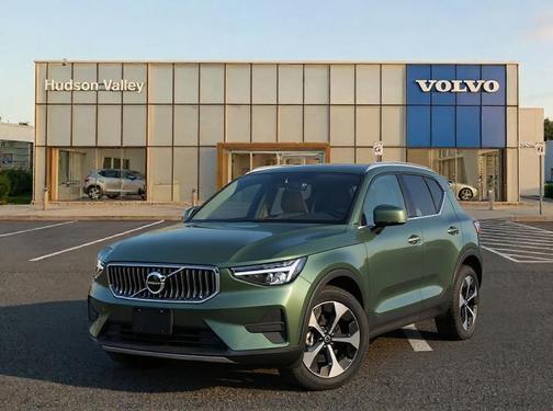 2026 Volvo XC40 B5 Core