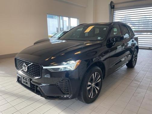 2024 Volvo XC60 B5 Core Dark Theme
