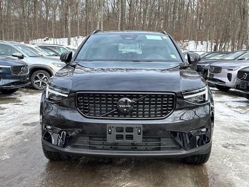 2026 Volvo XC40 Black Edition Ultra, B5 AWD Gas (mild hybrid)