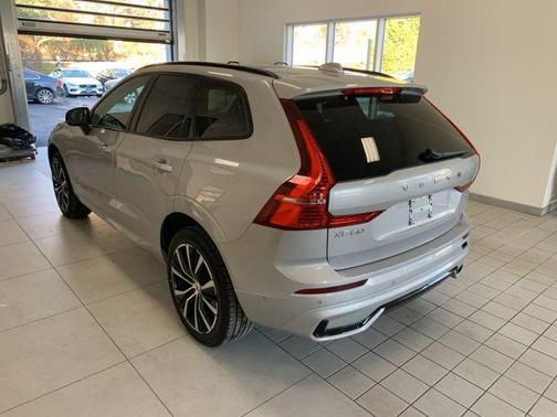 2025 Volvo XC60 B5 Plus