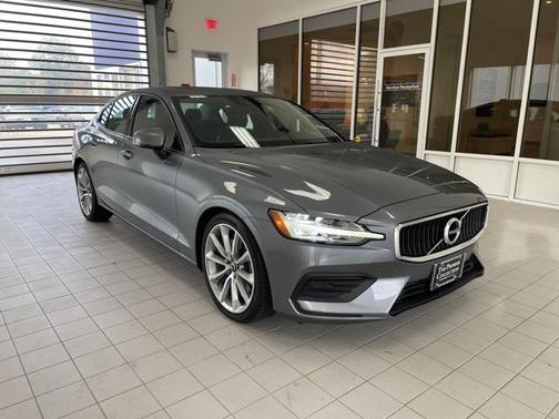 2020 Volvo S60 T6 Momentum