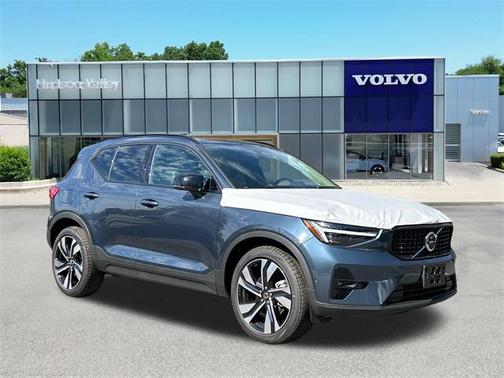 2026 Volvo XC40 B5 Ultra