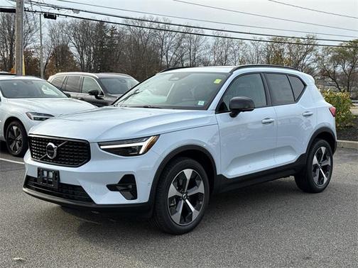 2026 Volvo XC40 B5 Plus