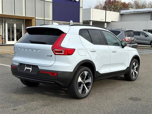 2026 Volvo XC40 B5 Plus