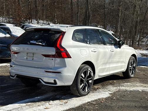 2026 Volvo XC60 B5 Plus
