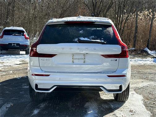 2026 Volvo XC60 B5 Plus