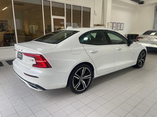 2019 Volvo S60 T6 R-Design