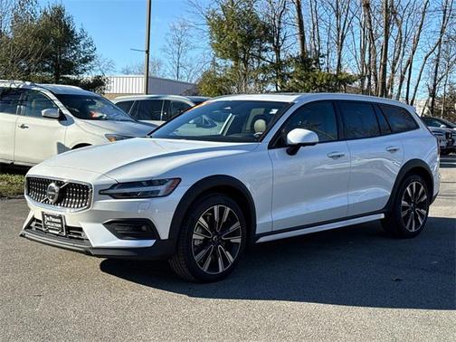 2024 Volvo V60 Cross Country B5 Ultimate
