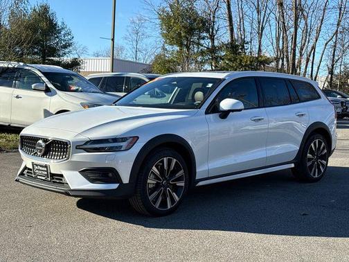 2024 Volvo V60 Cross Country B5 Ultimate