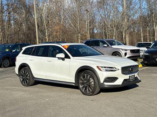 2024 Volvo V60 Cross Country B5 Ultimate