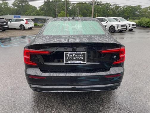 2023 Volvo S60 Recharge Plug-In Hybrid T8 Core Black Edition