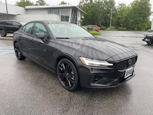 2023 Volvo S60 Recharge Plug-In Hybrid T8 Core Black Edition